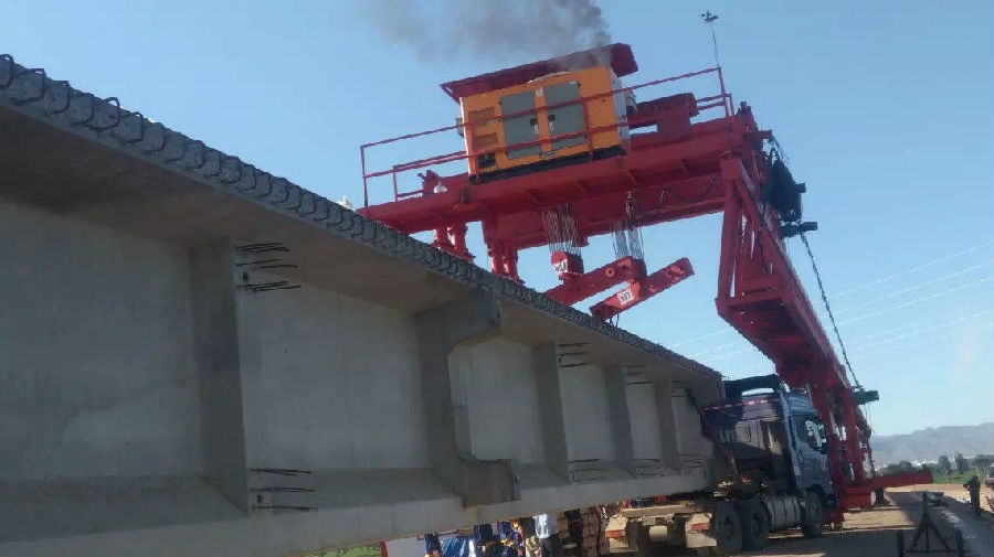 安裝架橋機安全監(jiān)控系統(tǒng)再場照片一