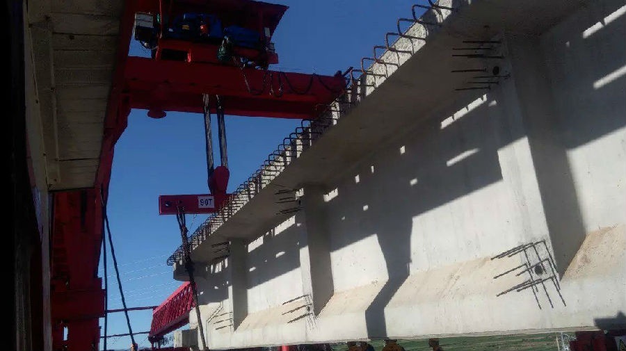 安裝架橋機安全監(jiān)控系統(tǒng)再場照片三